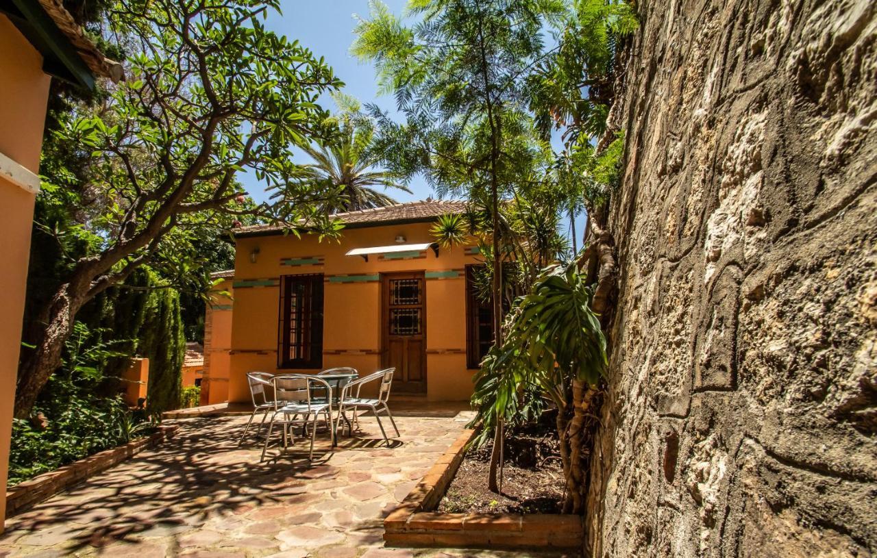 Villa Regionalista 1919: Seaside Retreat With Heated Pool Malaga